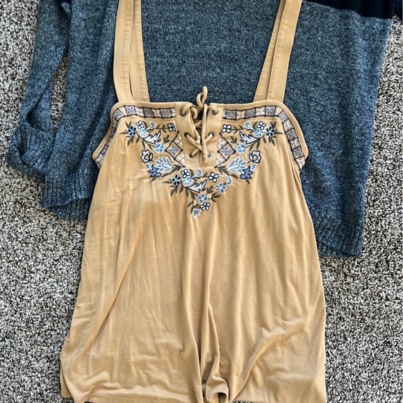 American Eagle top bundle - Picture 2 of 6